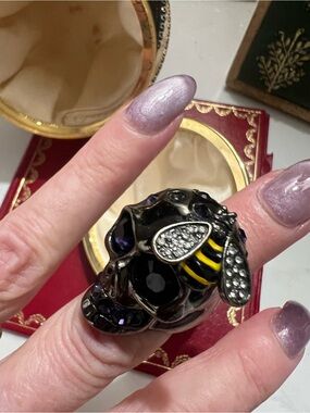 Alexander McQueen 1996 Vintage, Gunmetal Skull Ring with Purple Crystal Eyes